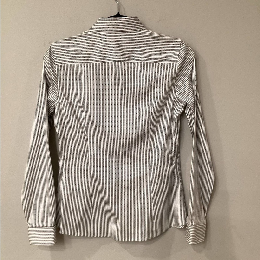 Banana Republic Women’s Black & White Dress Shirt in Size 4 NWOT - Picture 3 of 5